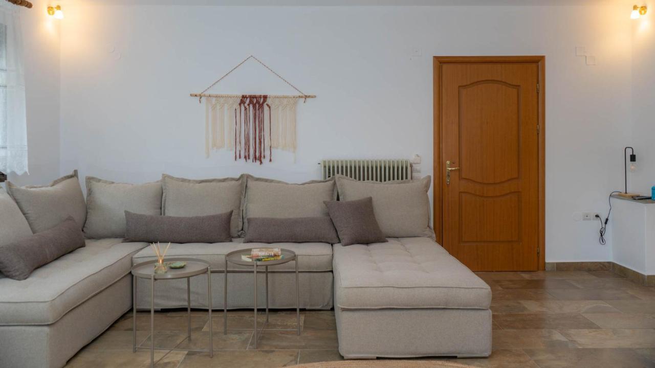 Postmans Apartment Under Meteora Kalambaka Exterior photo